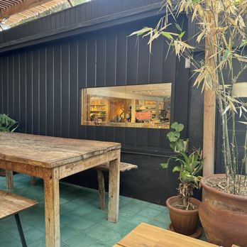 Topanga Living Cafe - Outdoor Patio - Cafes Near Me - Topanga, California Topanga Living Cafe - Outdoor Patio - Cafes Near Me - Topanga, California