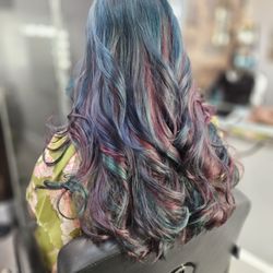 Me Dee Salon - Custom multi-dimensional oil-slick color featuring blue-green depth with strategically placed pink and plum panels for movement.
