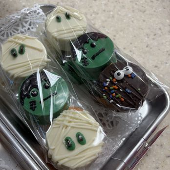 Cupcake Charlie's - Bakeries Near Me - Plymouth, Massachusetts