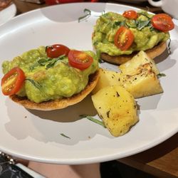 Citadines Salcedo - Avocado Toast