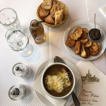 Les Deux Palais - Onion soup - Brasseries Near Me - Paris, 75