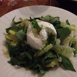 Presto - Mozzarellasalaatti. Salaattina lähinnä jäävuorisalaattia.