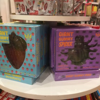IT'SUGAR - Giant gummy - Candy Stores Near Me - Universal City, California