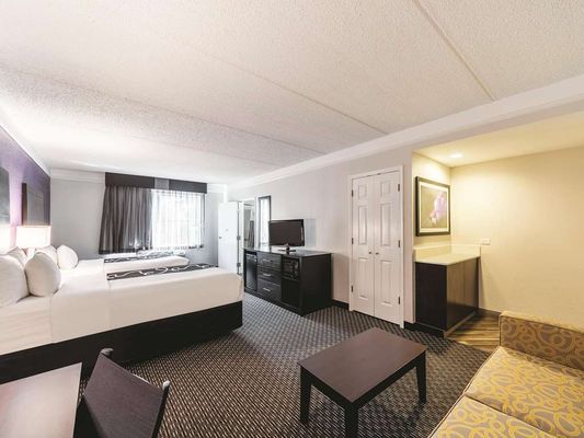 La Quinta Inn & Suites by Wyndham San Antonio Downtown by null