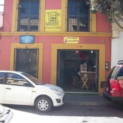 La Terraza Bar Karaoke - Fachada completa. El bar se encuentra en la planta alta.