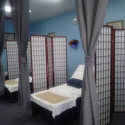 Wonder Massage - Foot Reflexology Massage and Body Package_ detox bath with lavender salt, plus massage for your head, shoulder, arms, and back!