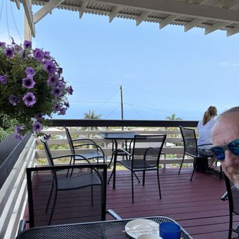 Caffe Florian - Pleasant deck, and a blue water view. - Cafes Near Me - Kealakekua, Hawaii