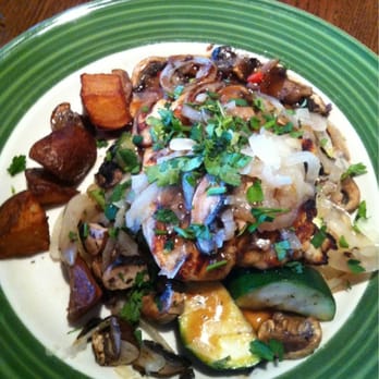 Applebee's Grill + Bar - Napa Portobello Chicken. Ripoff on the Potatoes! :O No wonder its so little calories...... - American Near Me - Roseburg, Oregon Applebee's Grill + Bar - Napa Portobello Chicken. Ripoff on the Potatoes! :O No wonder its so little calories...... - American Near Me - Roseburg, Oregon