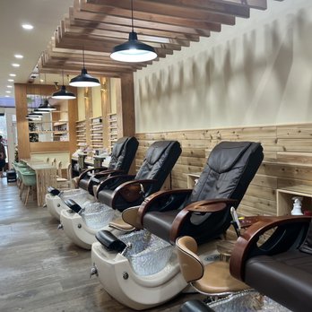 Gloss Nail Spa - Nail Salons Near Me - Pasadena, California