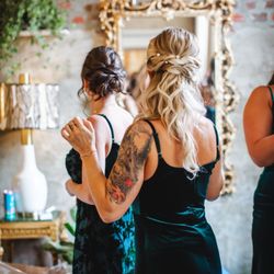 Avenue 42 - Bridesmaids hair