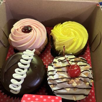 Smallcakes - Spring - Lemon Cupcake, Strawberry Cupcake, Chocolate Sundae Cupcake, Chocolate Cupcake - Cupcakes Near Me - Spring, Texas