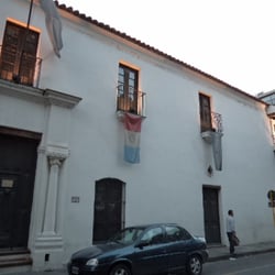Museo Histórico Provincial Marqués de Sobremonte - Una mirada al Museo Histórico Provincial Marqués de Sobremonte desde la vereda de enfrente