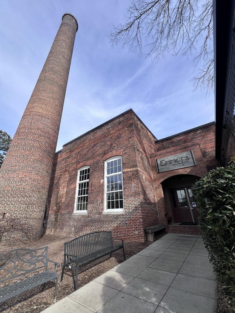 Emmet's Social Table