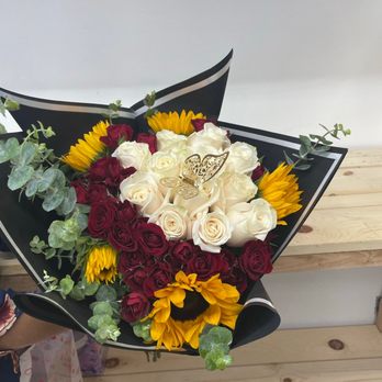 Sister's Flowershop - Florists Near Me - Winnetka, California Sister's Flowershop - Florists Near Me - Winnetka, California