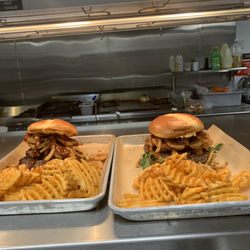 Muni’s Sports Grille - Dirty south burgers