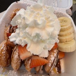 Original Full Stack : 15 Mini Pancakes, Powered Sugar, Chocolate, Caramel, Strawberry, Bananas and Whipped Cream