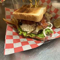 Charlie B's Pub & Eatery - Burger platter