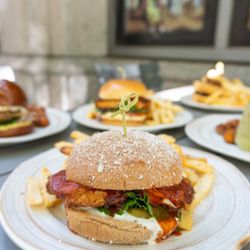 Cowbell Burger & Whiskey Bar - Boogan's Bacon Burger | Instagram @restaurant_aholic
