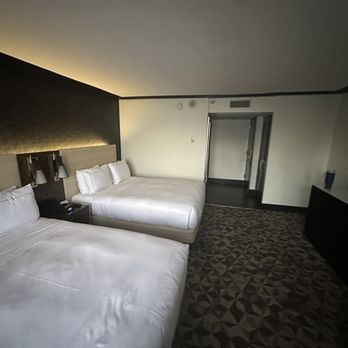 Hilton Miami Downtown - Seventh Floor Double Bed - Hotels Near Me - Miami, Florida
