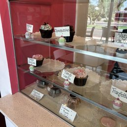 Cupcakes window casing Cupcakes window casing