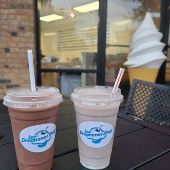 Ice Dreammm Shop - two drinks on a table - Ice Cream & Frozen Yogurt Near Me - Wesley Chapel, Florida Ice Dreammm Shop - two drinks on a table - Ice Cream & Frozen Yogurt Near Me - Wesley Chapel, Florida