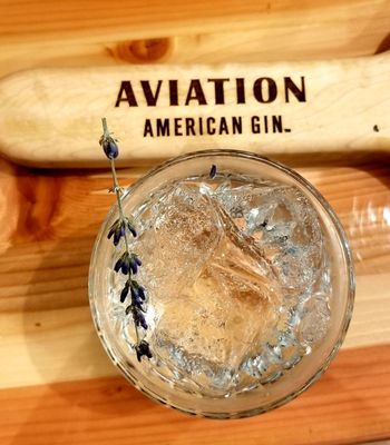 Aviation American Gin by null