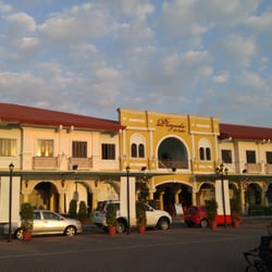 Plazuela De Iloilo - Plaza retail and restaurants