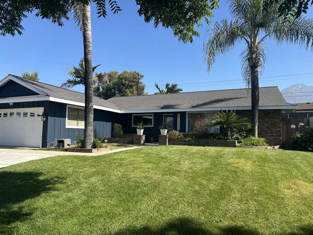 Slide of Van Lund Roofing and Solar