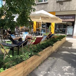 Bystro Hot Dog & Burger - Outdoor seating