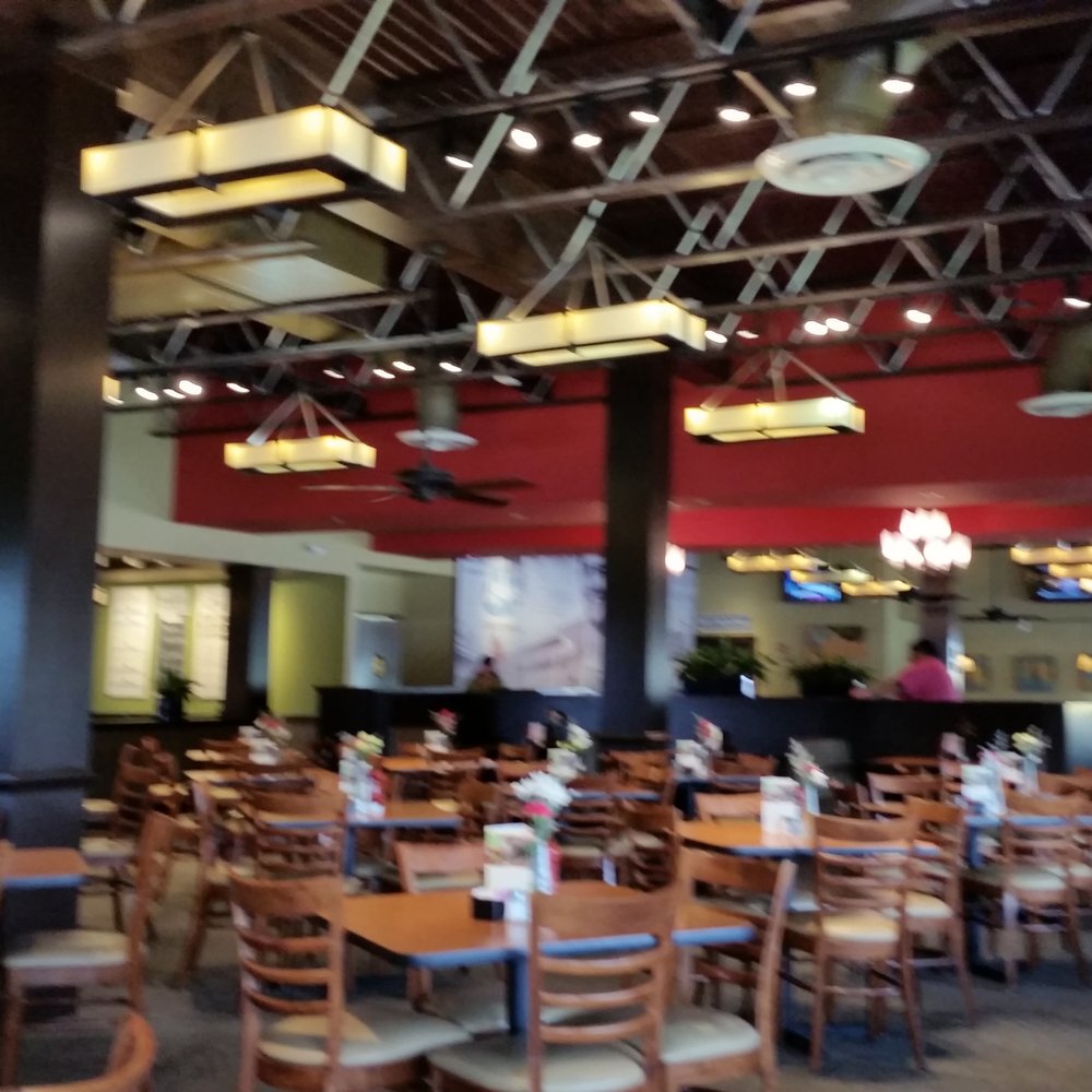 Luby's - Dining room with great balance of booth seating and classic four-toppers - American Near Me - Austin, Texas Luby's - Dining room with great balance of booth seating and classic four-toppers - American Near Me - Austin, Texas