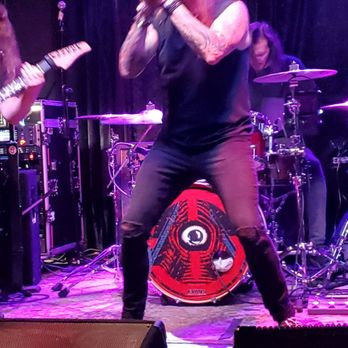 Live Wire Lounge - Speed Vincent guitar and lead vocals for Silvertung - Lounges Near Me - Chicago, Illinois