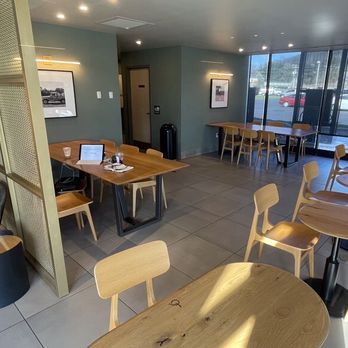 Starbucks - Large table room - Coffee & Tea Near Me - Front Royal, Virginia