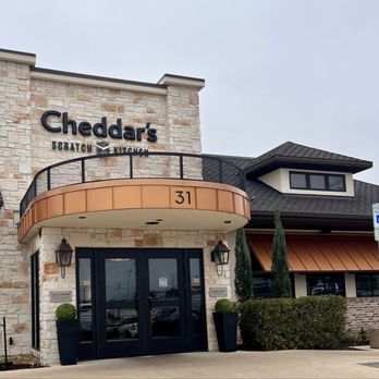 Cheddar's Scratch Kitchen - Entrance - American Near Me - San Antonio, Texas