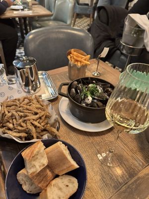 Huguette, Bistro de la mer by null