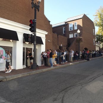 Georgetown Cupcake - crazy long line - Cupcakes Near Me - Washington, DC, District of Columbia Georgetown Cupcake - crazy long line - Cupcakes Near Me - Washington, DC, District of Columbia