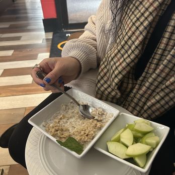 Crepes Tea House - Oatmeal with freshly diced apples - Coffee & Tea Near Me - West Springfield, Massachusetts