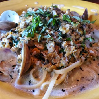 Rocco's Café - Linguine & Clams In White Cream Sauce $25.00 - Italian Near Me - San Francisco, California
