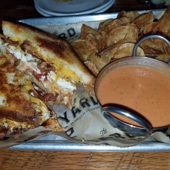 The Yard - The Che-bowsky - egg, bacon, tomato, cheddar, gouda - New American Near Me - Pittsburgh, Pennsylvania