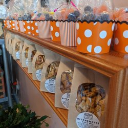 Kitchenette 625 - House-Made Snack Mix and candy cups