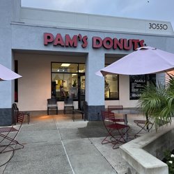 Pam's Donuts No 8 - Outside.