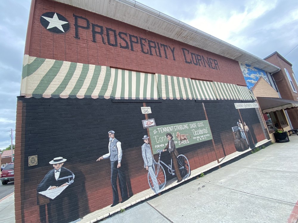 HAYES FAMILY SHOE STORE Updated August 2024 10 Photos 103 S Smith