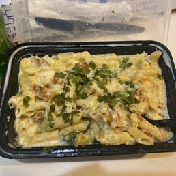 Chicken ziti Alfredo pasta Chicken ziti Alfredo pasta