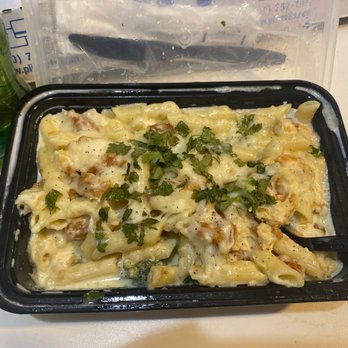 Crispy Dough Pizzeria - Chicken ziti Alfredo pasta - Pizza Near Me - Boston, Massachusetts Crispy Dough Pizzeria - Chicken ziti Alfredo pasta - Pizza Near Me - Boston, Massachusetts