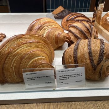 Chez Meunier - Croissants - Desserts Near Me - Paris