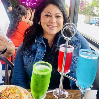 Madres Brunch - Birthday girl and mimosa flight - Breakfast & Brunch Near Me - Bellflower, California