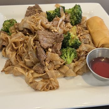 Thailicious Authentic Thai & Vegan - Pad Se-Ew with beef. This is the lunch special meal - Thai Near Me - Henderson, Nevada