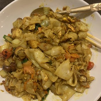 Wild Rose Northern Thai Eats - Curry Basil Noodles w Tofu - Thai Near Me - Bend, Oregon