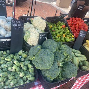 Gary’s Farmstand Too - Garlic, brussel sprouts, broccoli, cauliflower, squash, peppers - Farmers Market Near Me - Boston, Massachusetts
