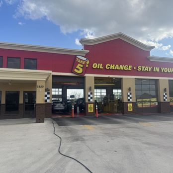 Take 5 Oil Change - Store location - Oil Change Stations Near Me - Hudson Oaks, Texas Take 5 Oil Change - Store location - Oil Change Stations Near Me - Hudson Oaks, Texas