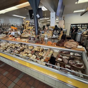 Sonoma Cheese Factory - Cheese Shops Near Me - Sonoma, California